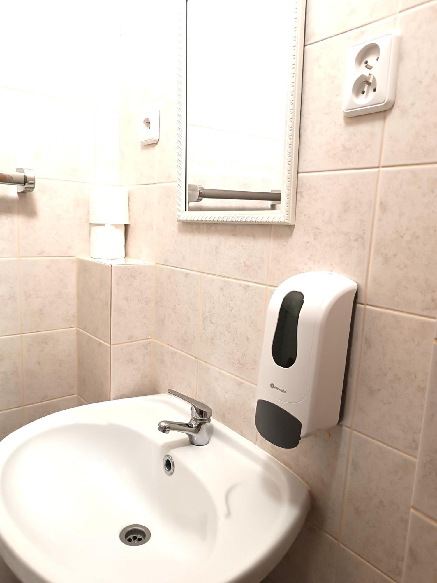 זיילונה גאורה Hostel Krosnienska 12 מראה חיצוני תמונה