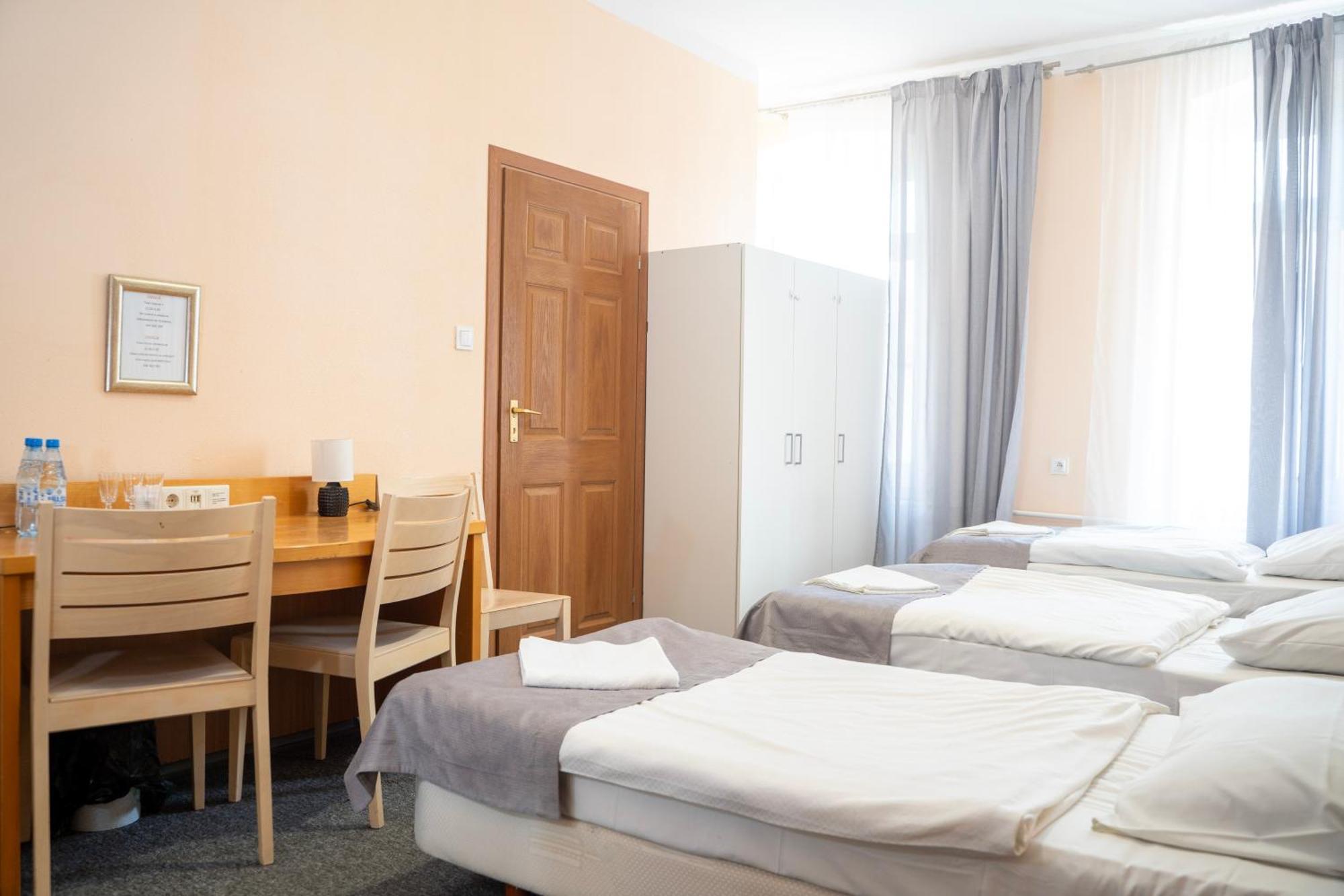 זיילונה גאורה Hostel Krosnienska 12 מראה חיצוני תמונה
