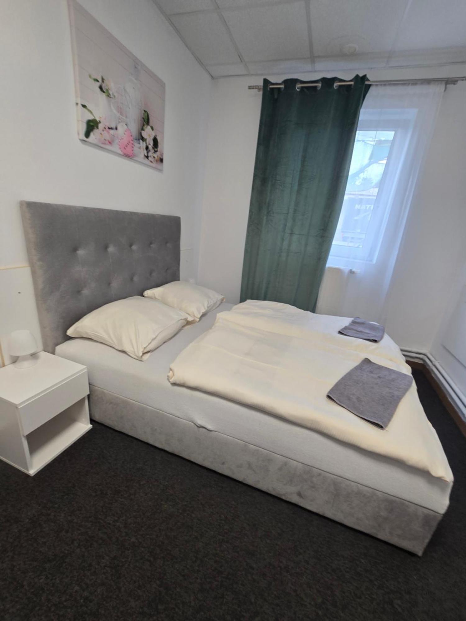 זיילונה גאורה Hostel Krosnienska 12 מראה חיצוני תמונה